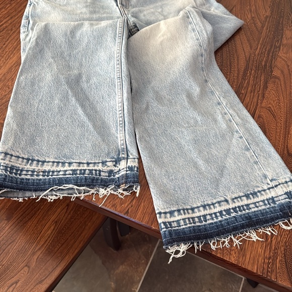 New Zara jeans tags still attached.. light wash denim - Picture 3 of 3